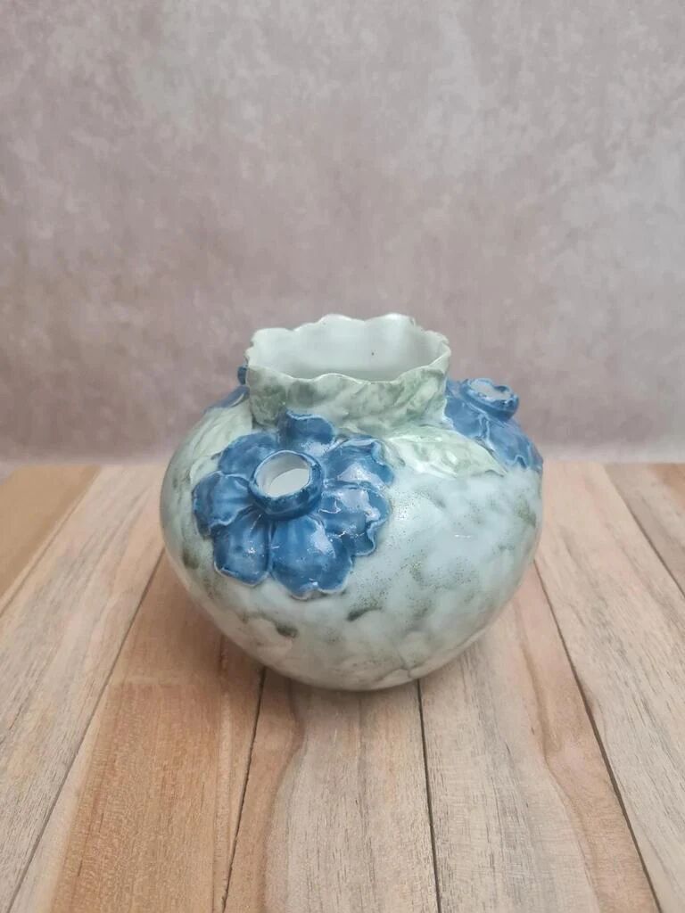 Flower vase in earthenware, blue floral decoration – antique