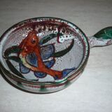 Frying pan with fat lava and ceramic fish decor