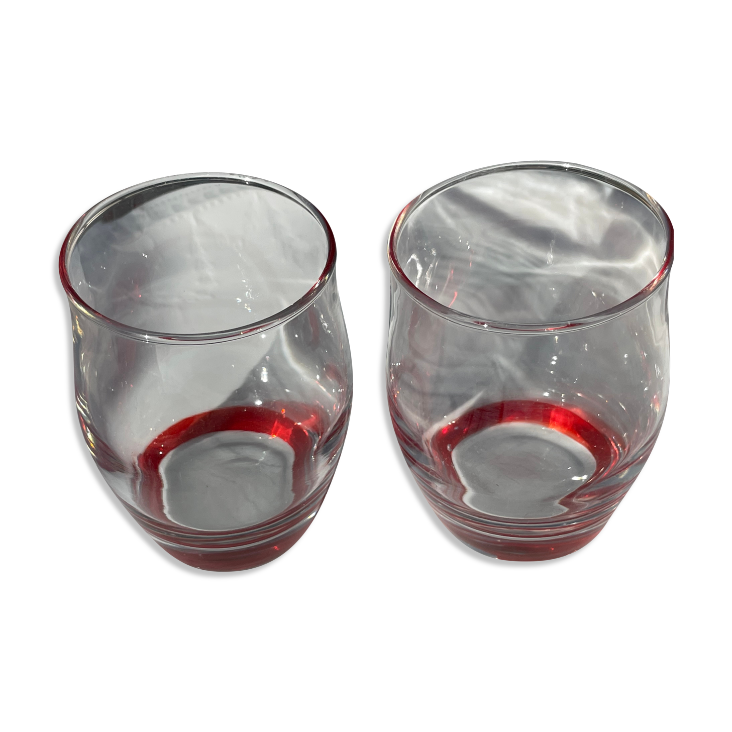 2 glasses with a red background