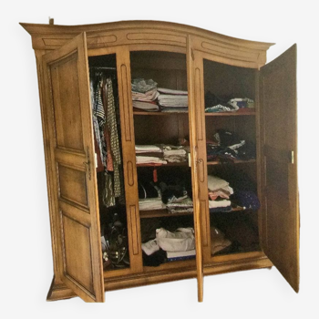 Grande armoire en merisier