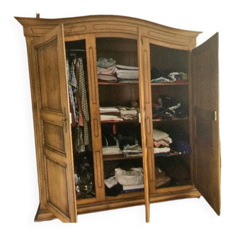 Grande armoire en merisier