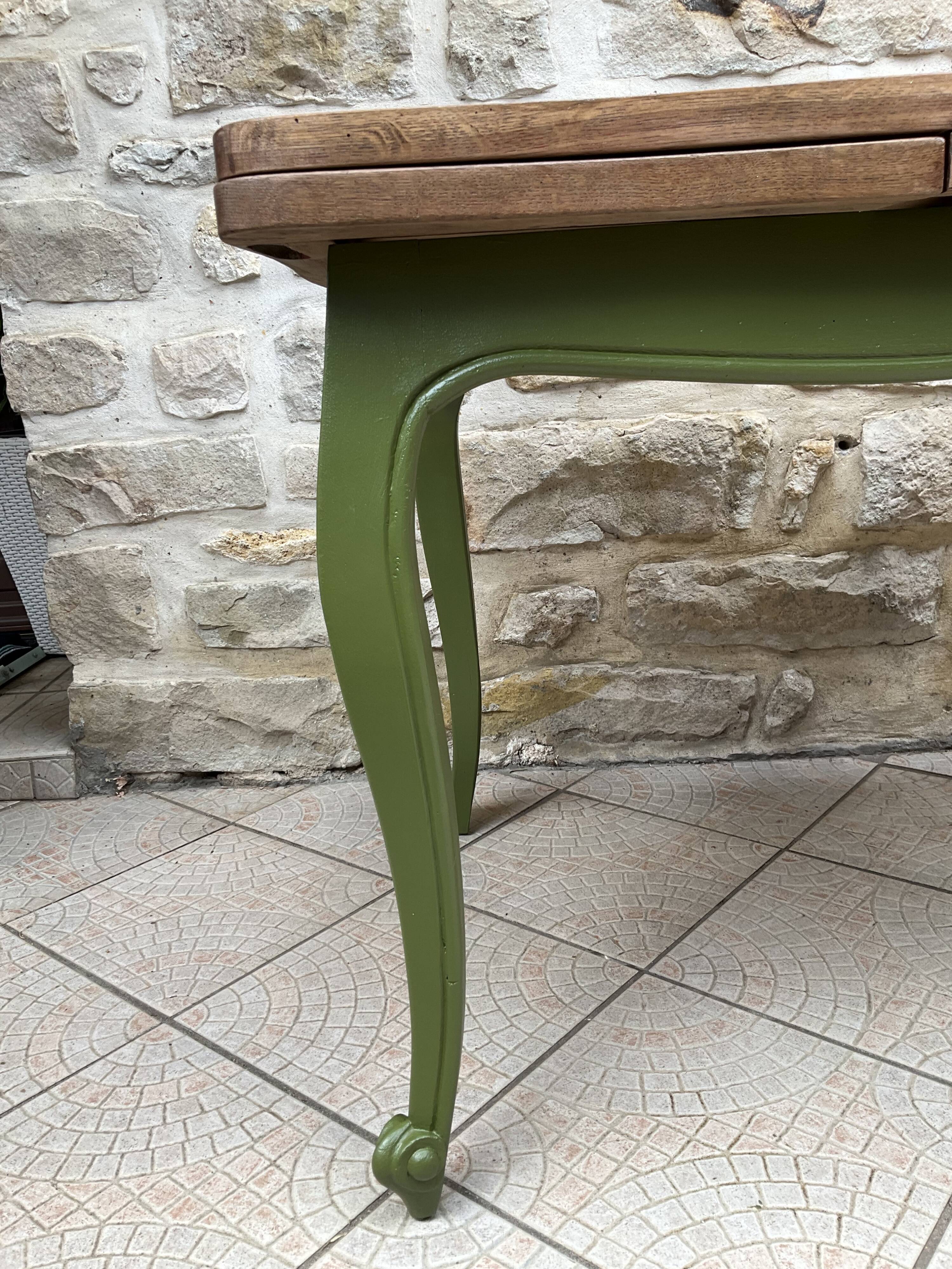 Wooden extension dining table