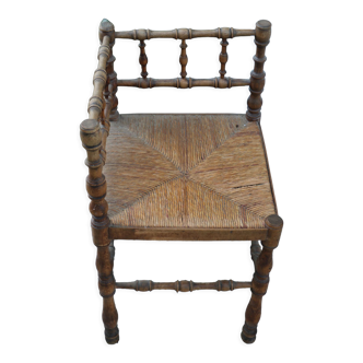 Chaise d’angle ancienne en bois façon bambou assise en paille