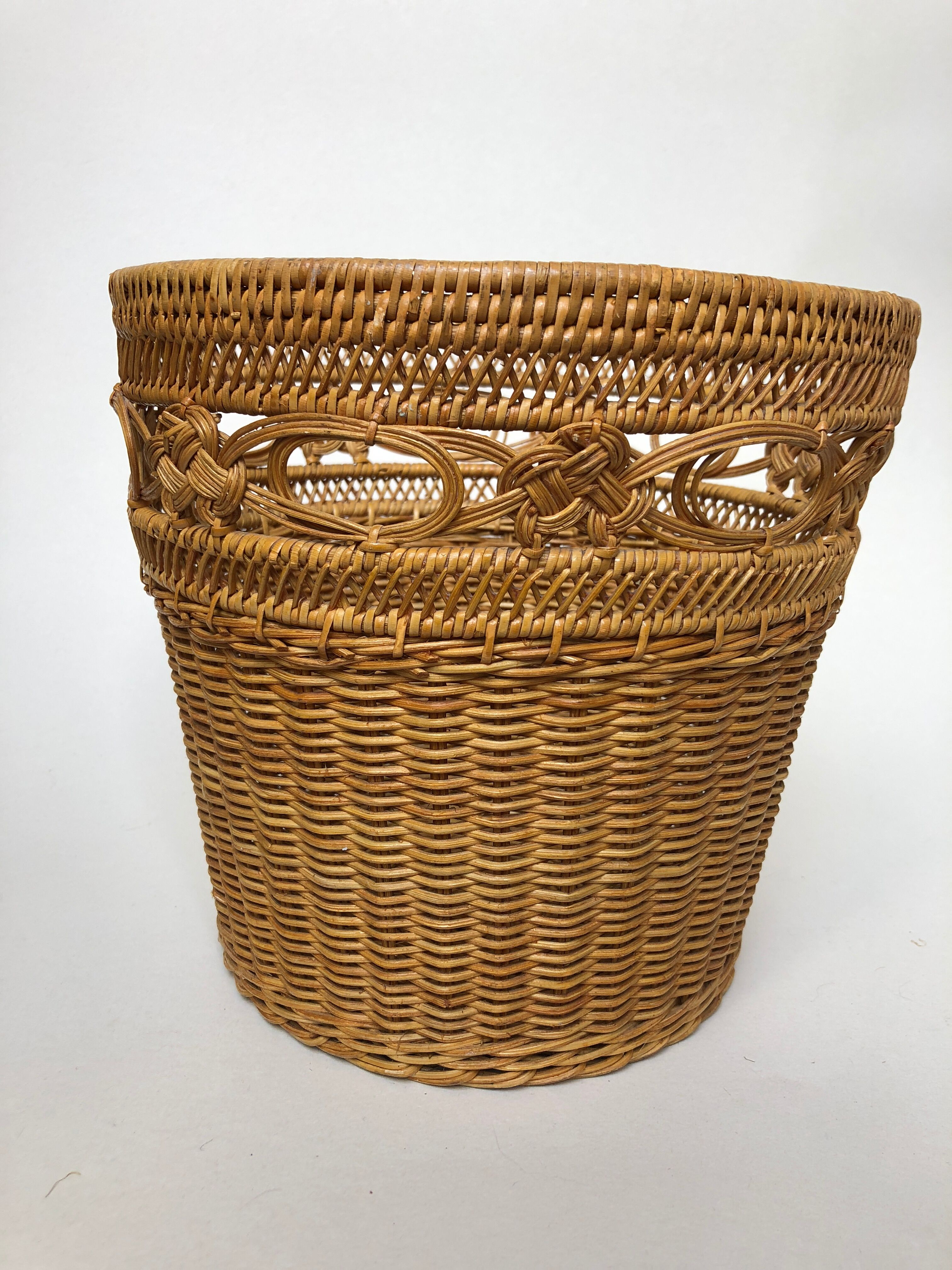 Basket rattan braided