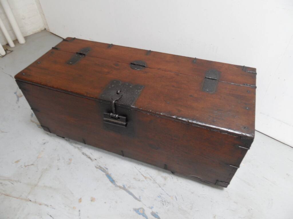 Coffre de voyage ancien
