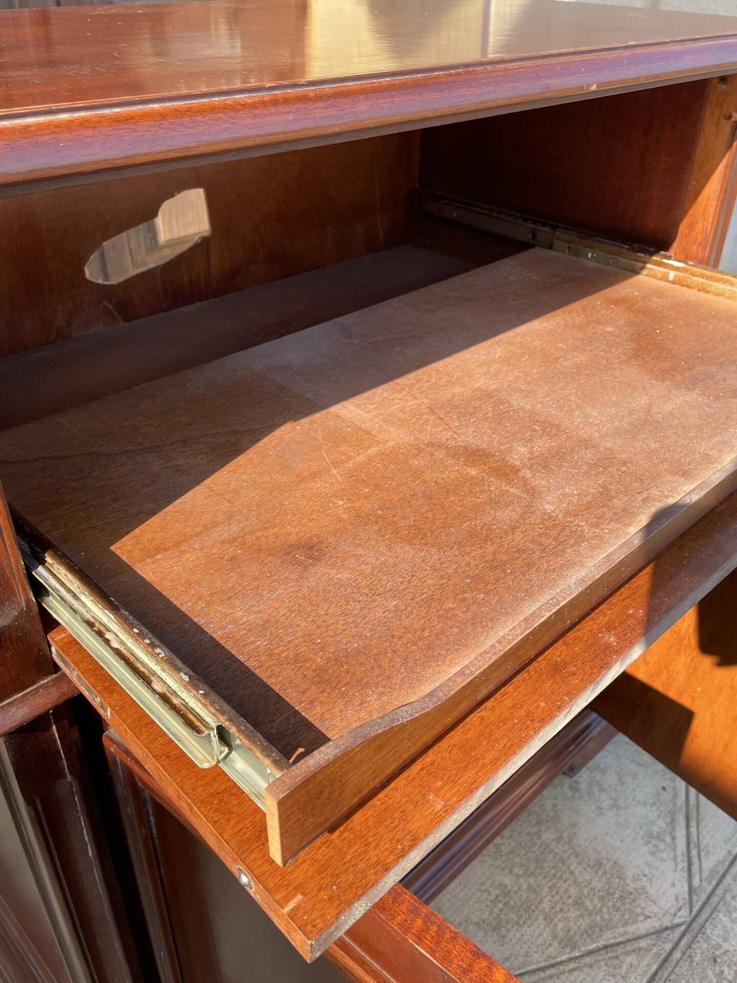 Vinyl cabinet