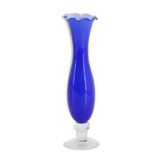 Vase en verre bleu