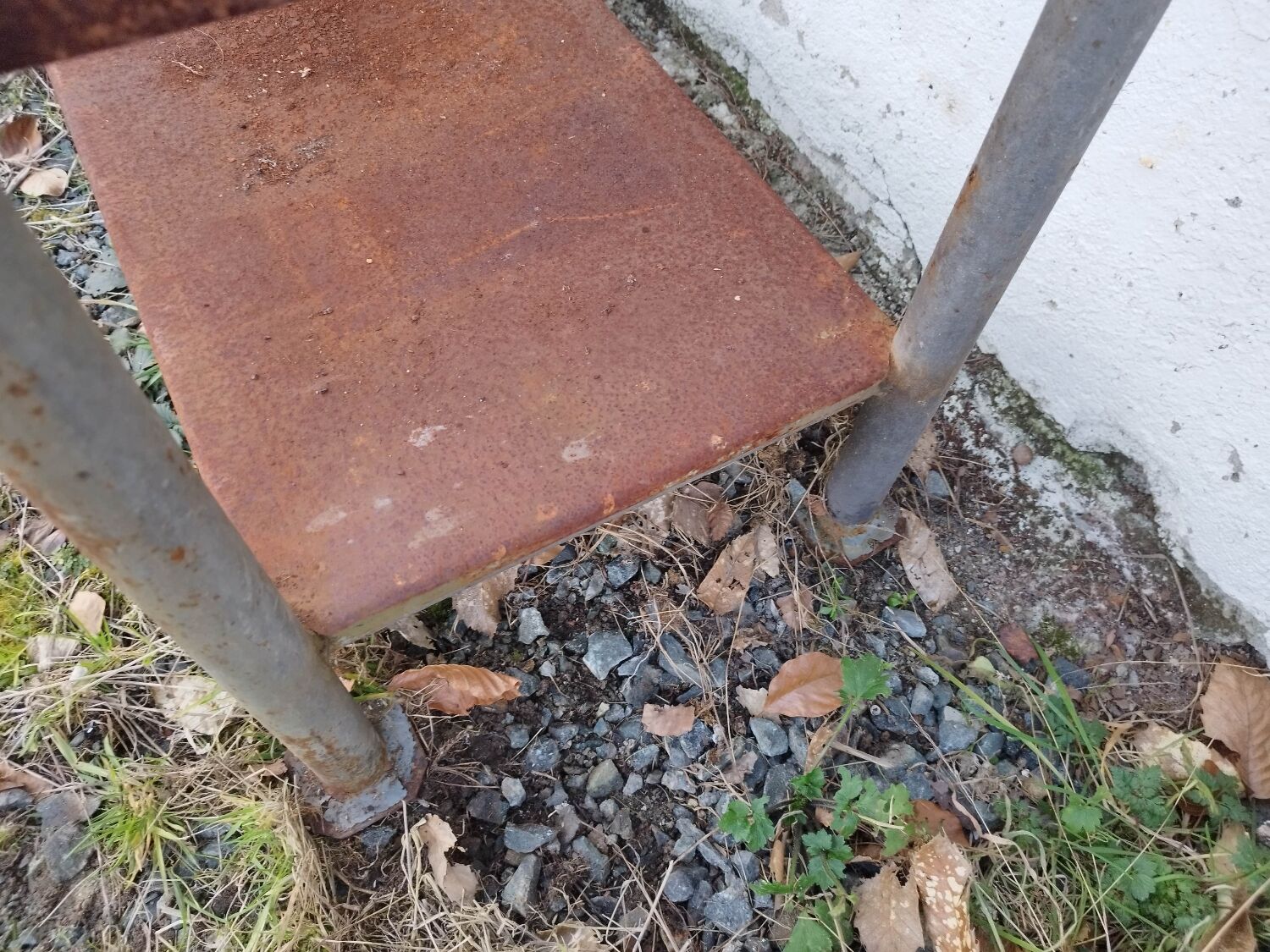 Iron workbench serving table