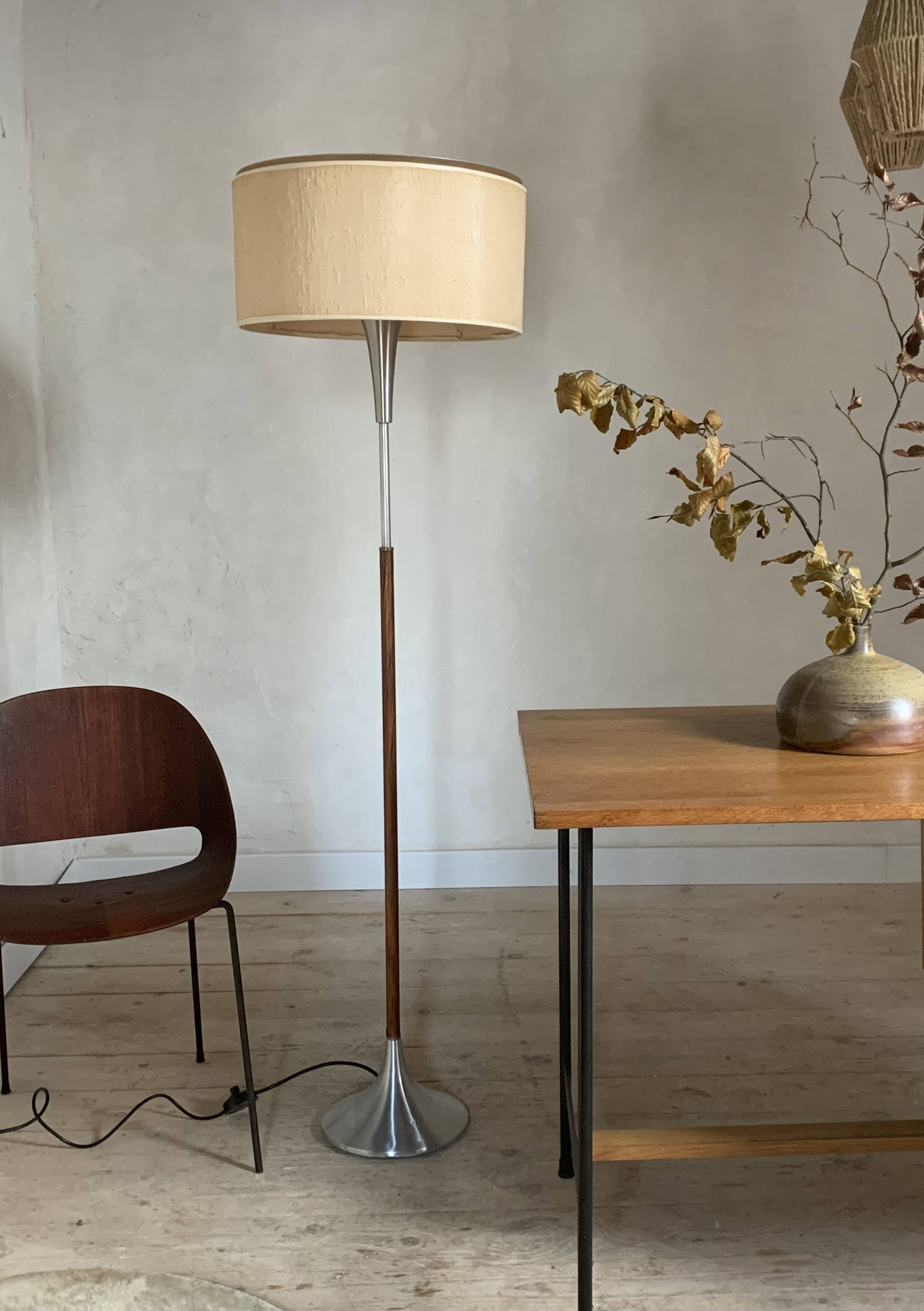 Lampadaire scandinave palissandre pied tulipe vintage