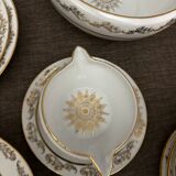 Magnifique service en porcelaine blanche et doree