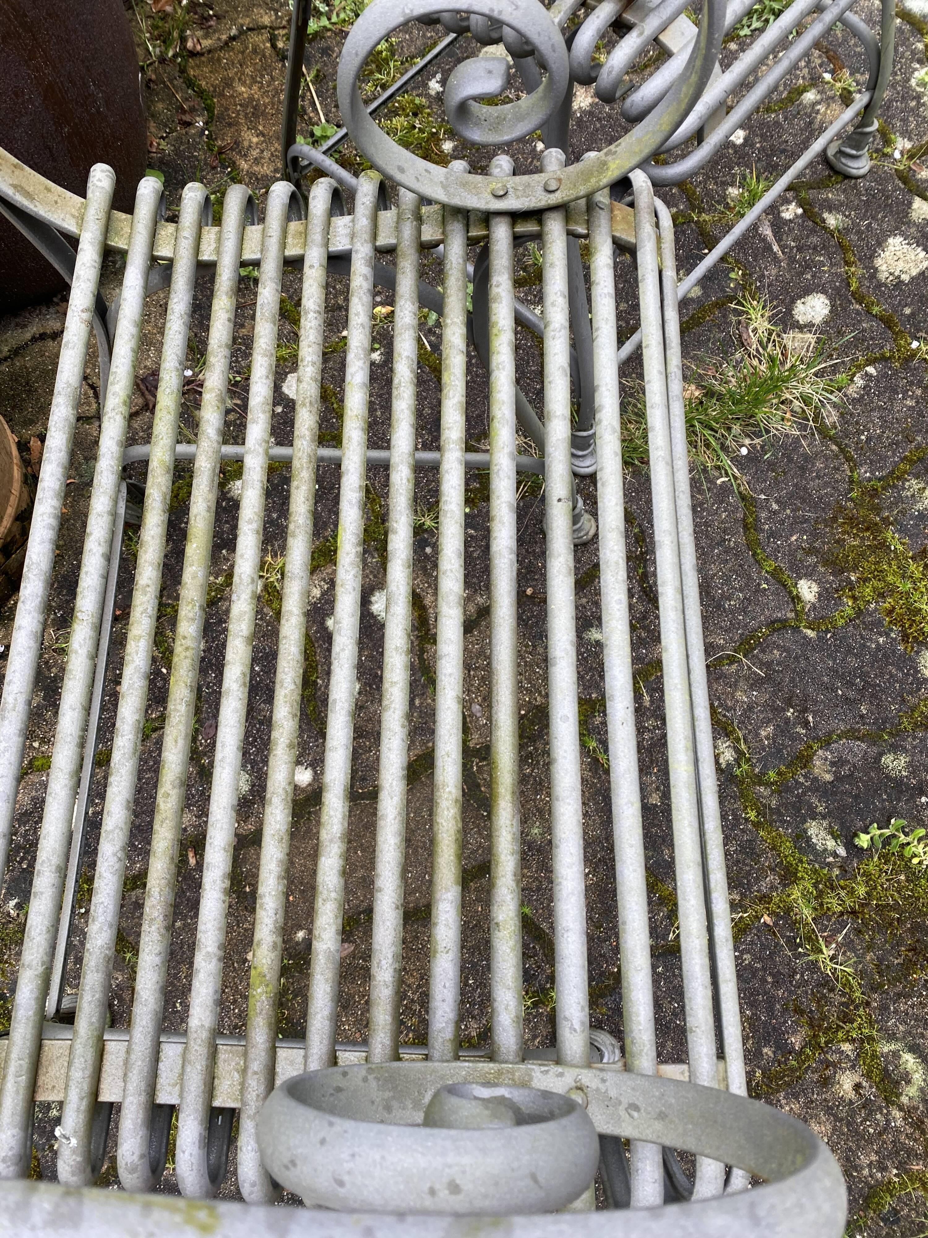 Lot de 2 fauteuils en fer forgé Saint Sauveur Arras