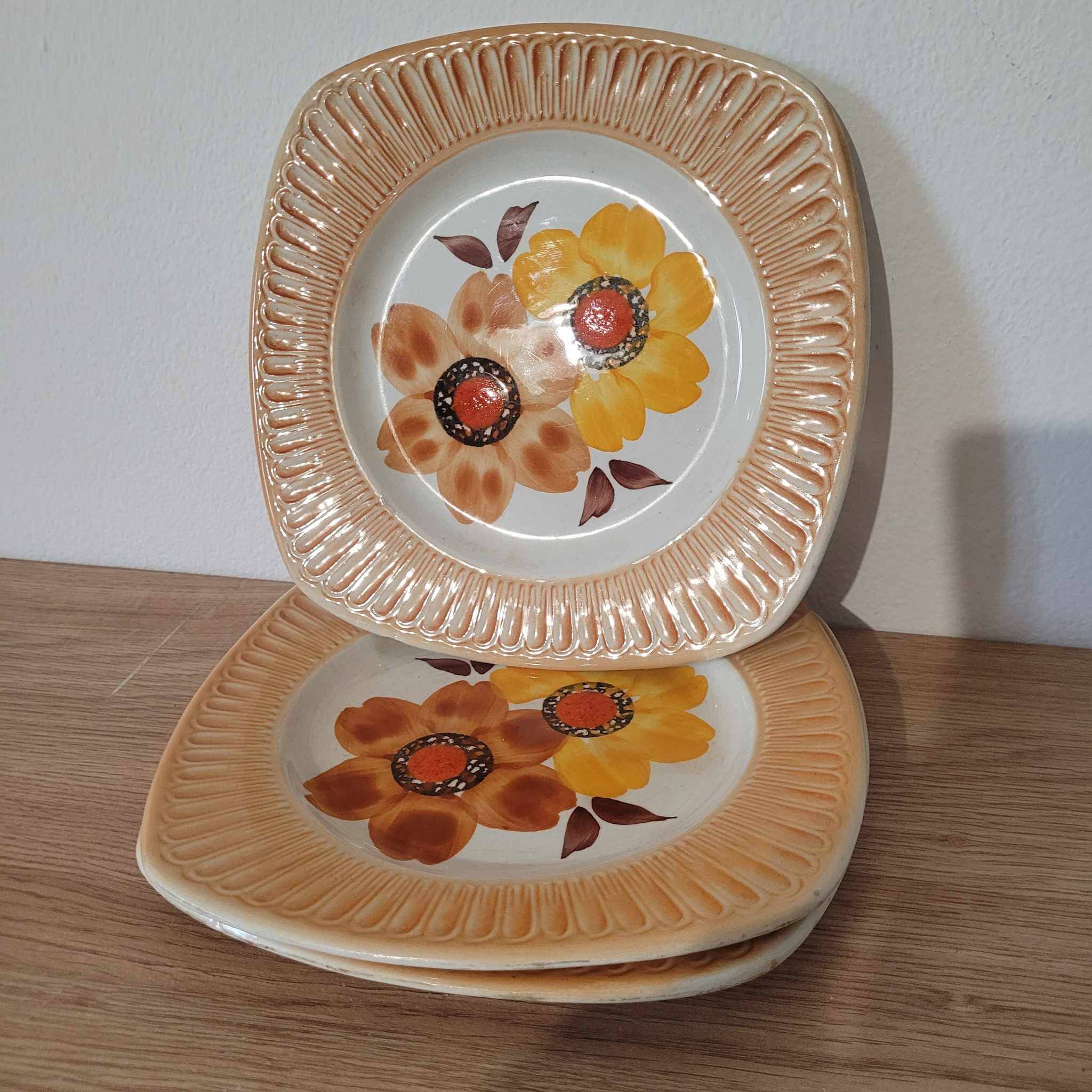 Set of 3 Mondovi Italy plates