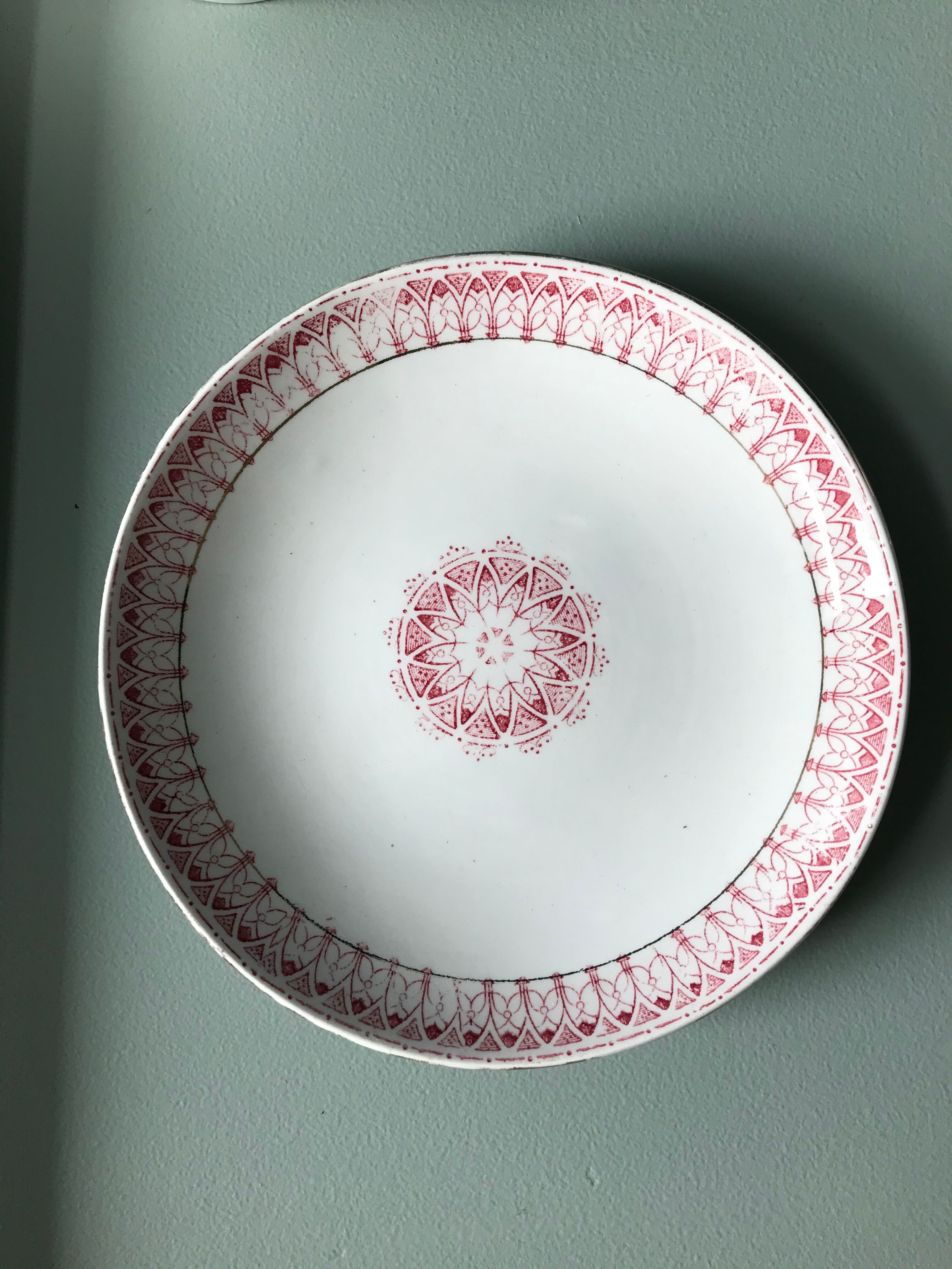 Series of 6 cups and saucers model "Ogives"