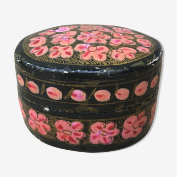 Wooden pillbox with painted décor