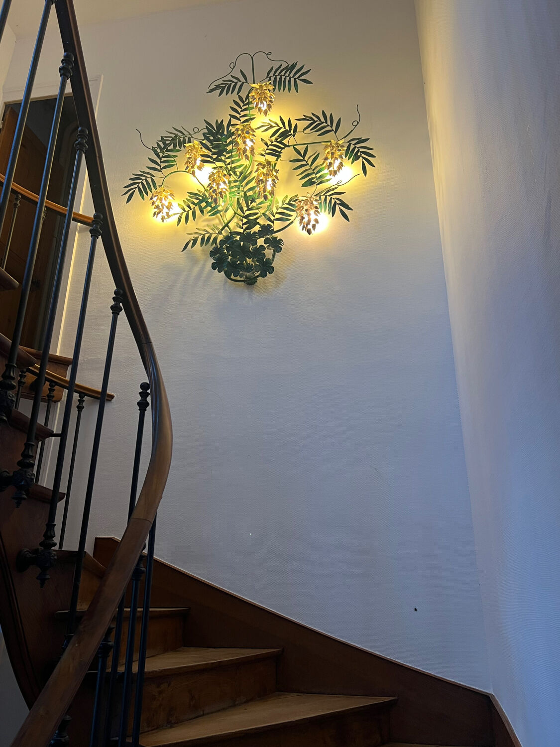 Monumental wall light in Italian wrought iron, attributed to the house.