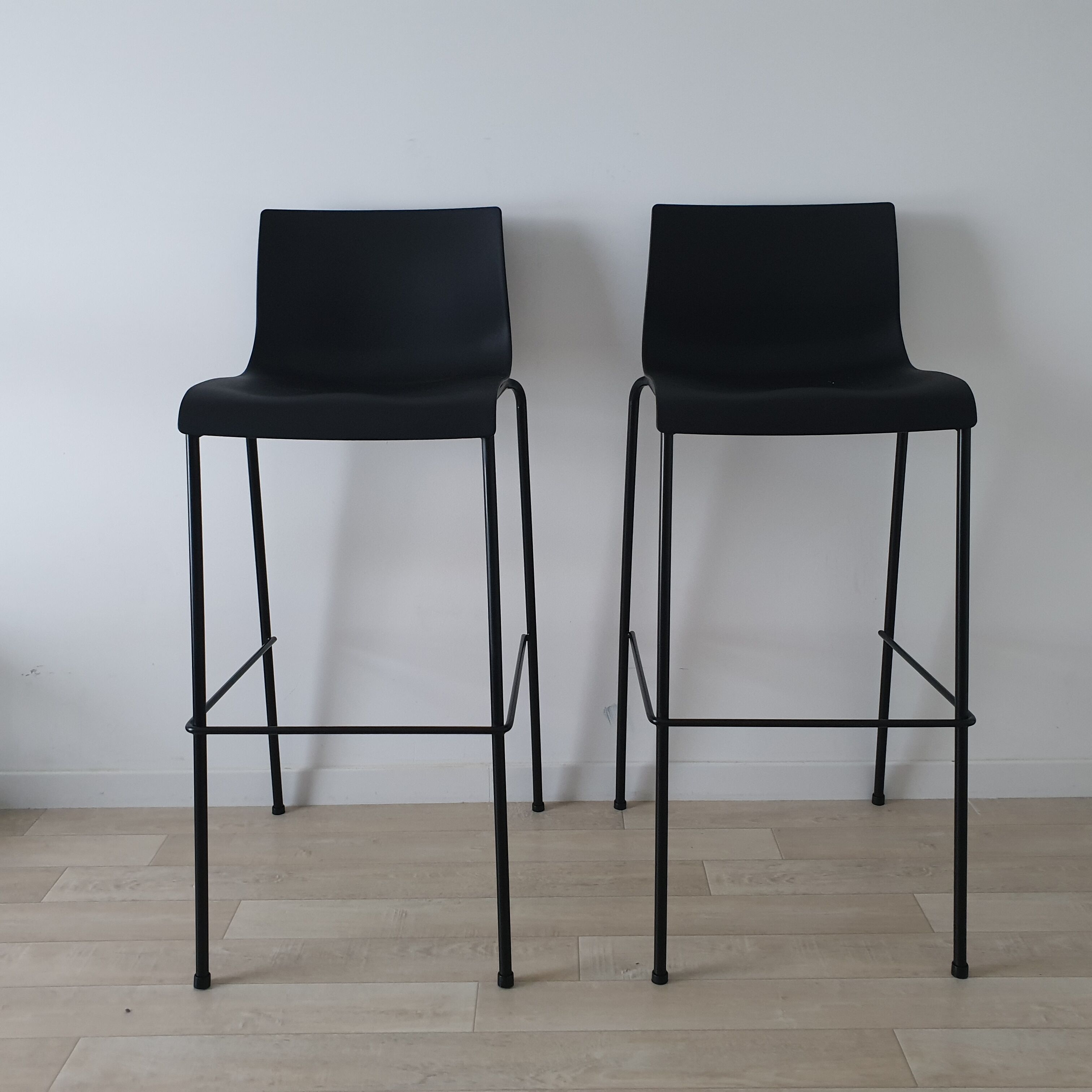 Lot de 2 tabourets de bar Made.com, modèle Piloti