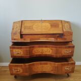 Commode scriban de style louis XVI en marqueterie incrustée