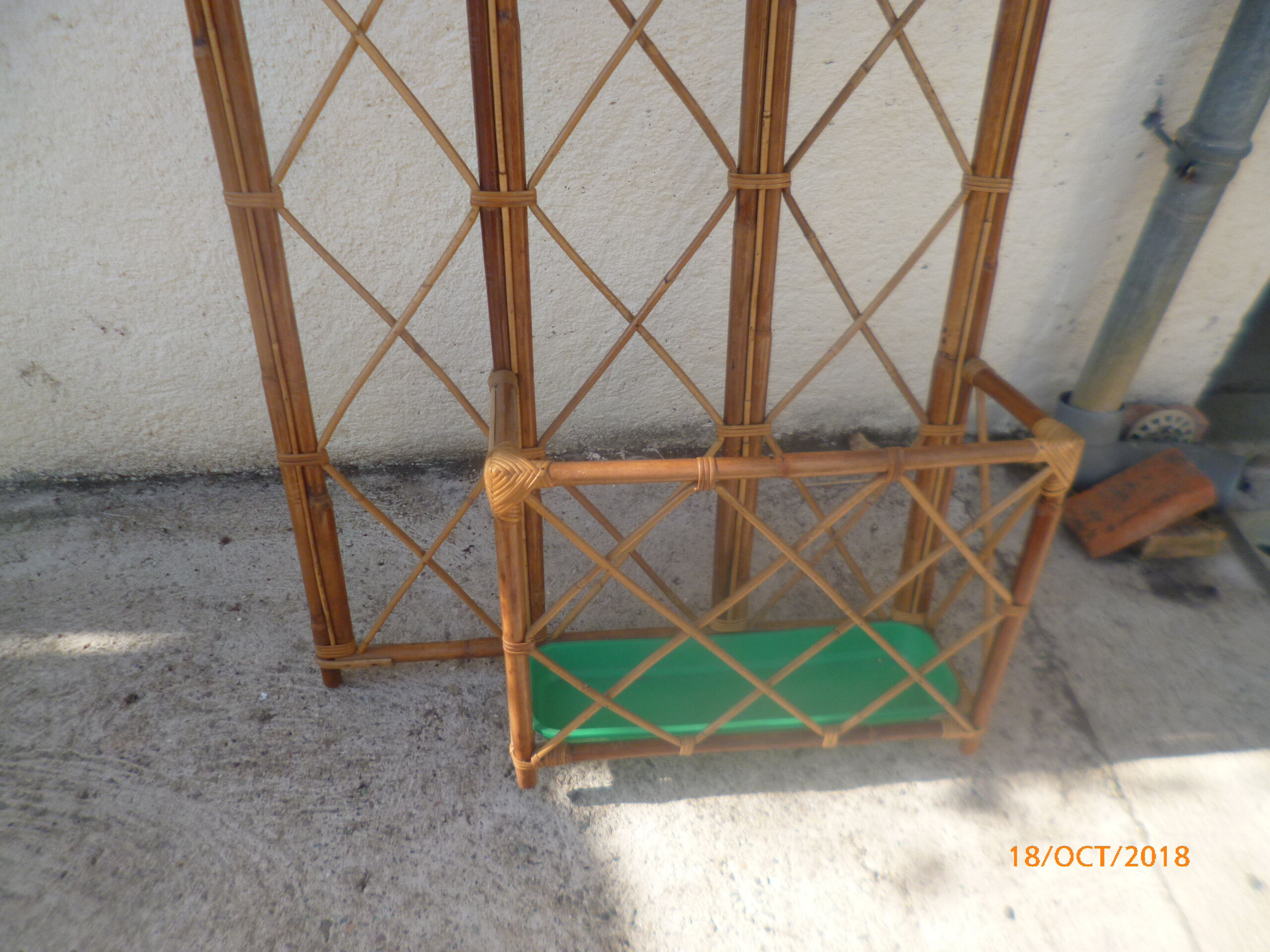 locker room wearing coat hook mirror rattan wicker 1960 1970
