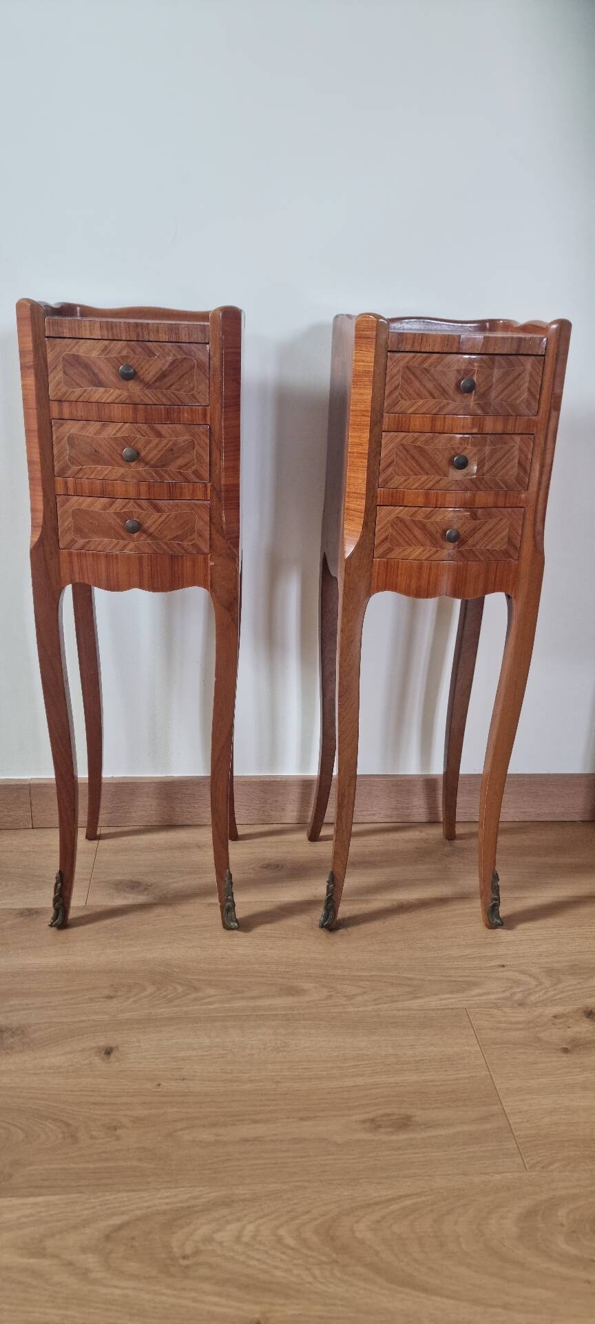 Paire de petits chevets de style Louis XV