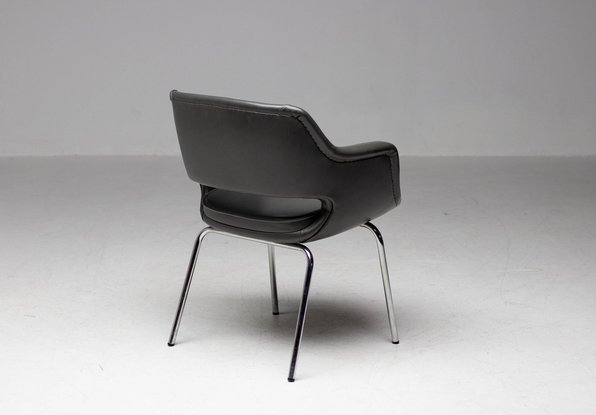 Kilta chairs by Olli Mannermaa in elephant grey, modern Scandinavian mid-century.