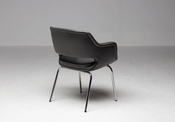 Kilta chairs by Olli Mannermaa in elephant grey, modern Scandinavian mid-century.