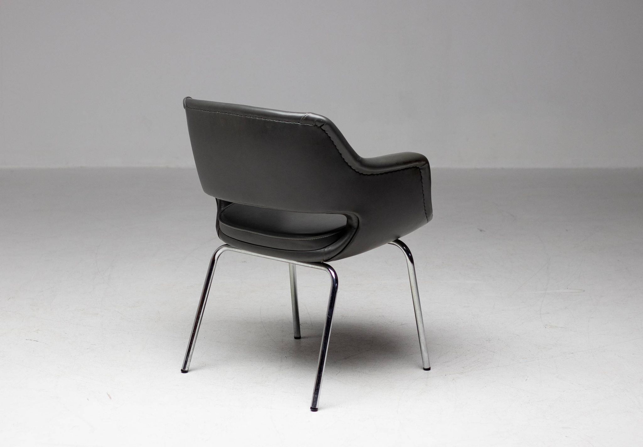 Kilta chairs by Olli Mannermaa in elephant grey, modern Scandinavian mid-century.