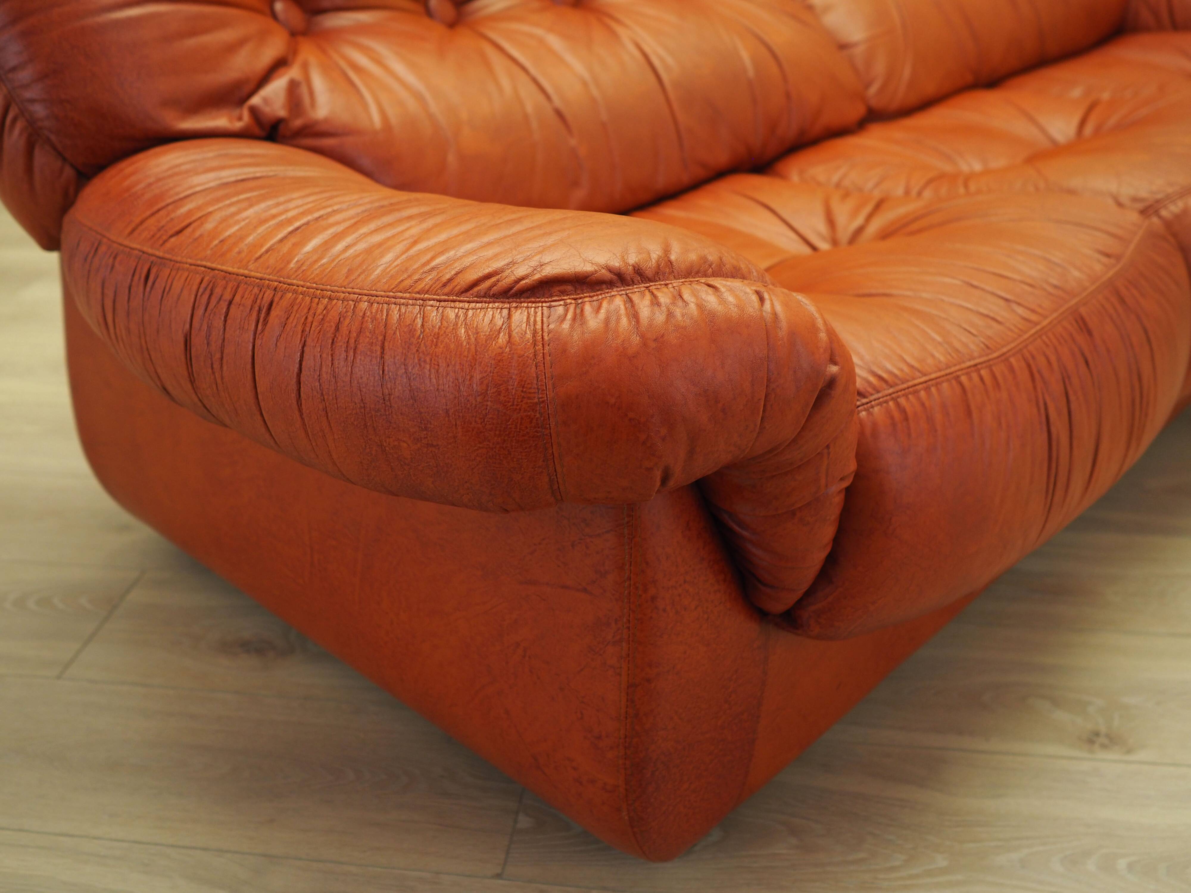 Red leather sofa, Italian design, 1970s, manufacturer: PelleRossi