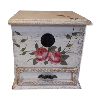 Jewelry box in painted wood patinated pink decoration, with 2 compartments