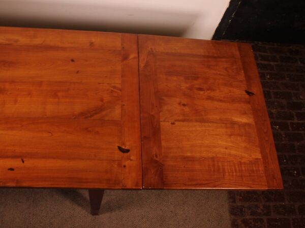 Table extensible en merisier, XIXème siècle