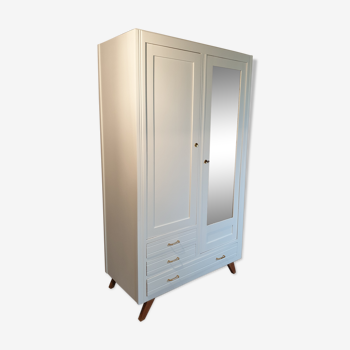 Armoire parisienne pieds compas