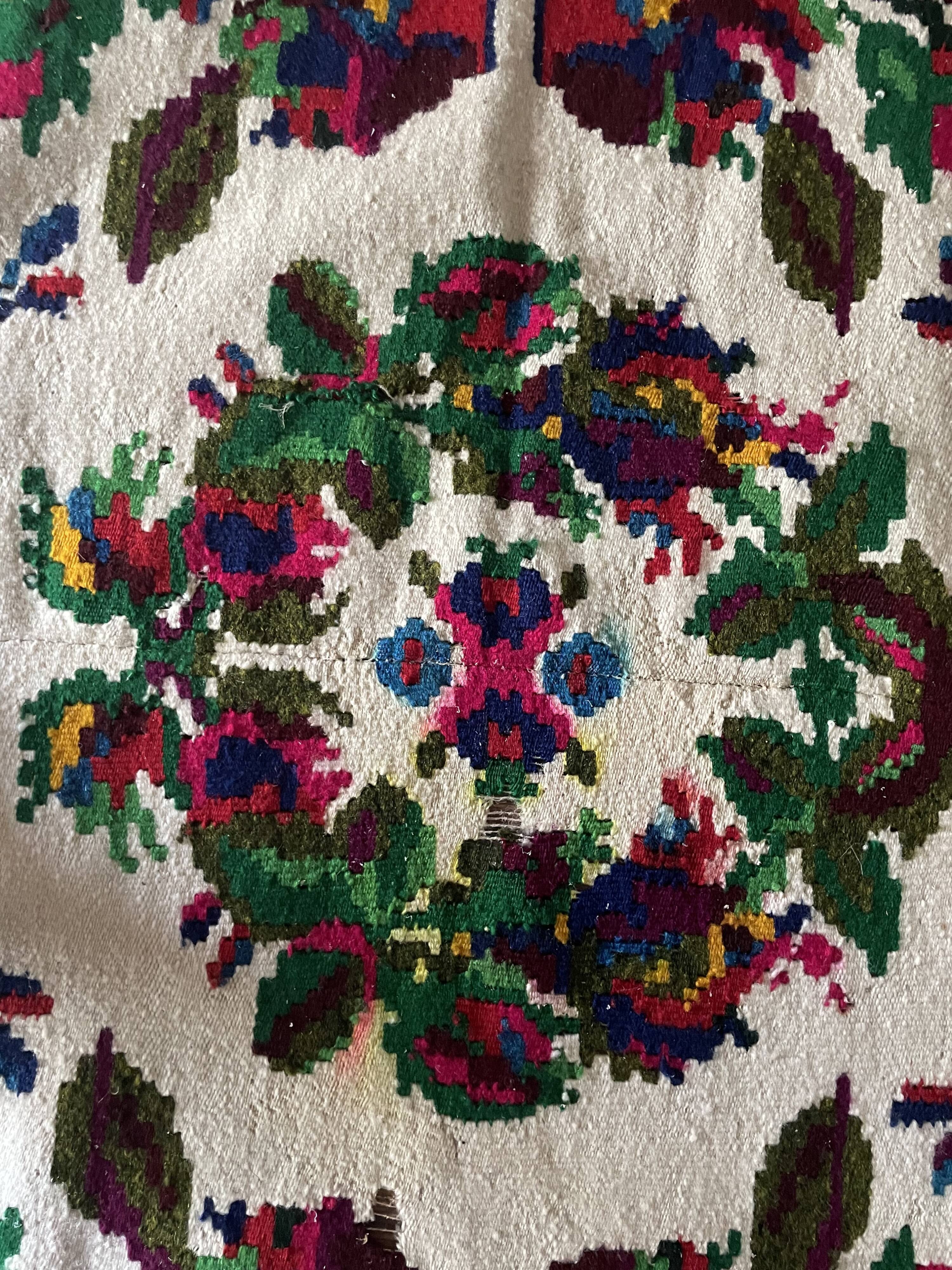 White vintage floral rug made by hand in Romania, beautiful flowers