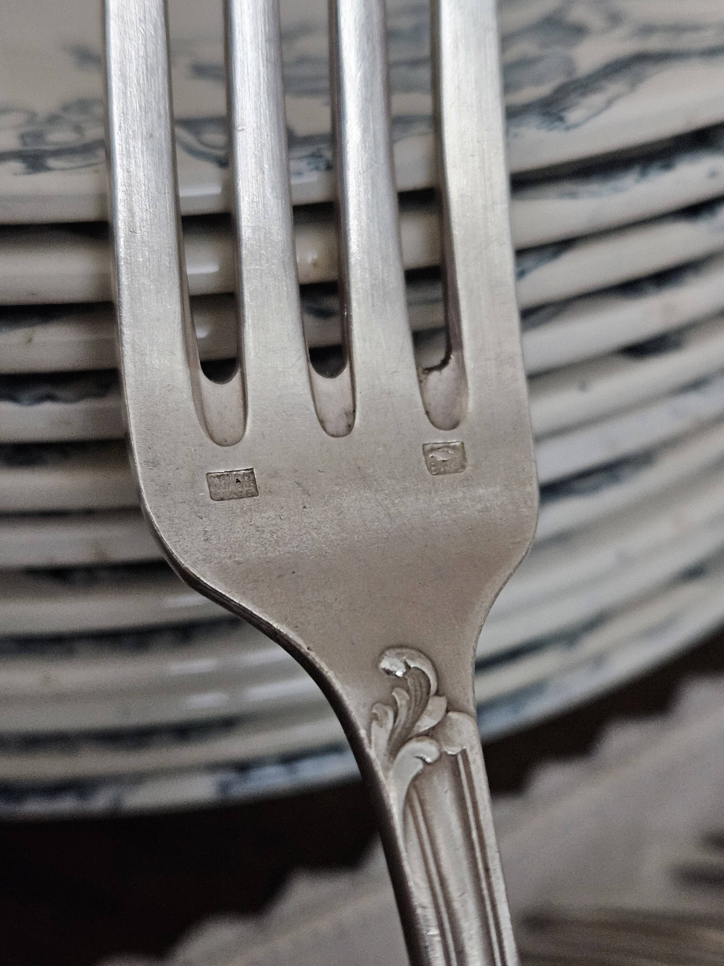 6 silver metal forks