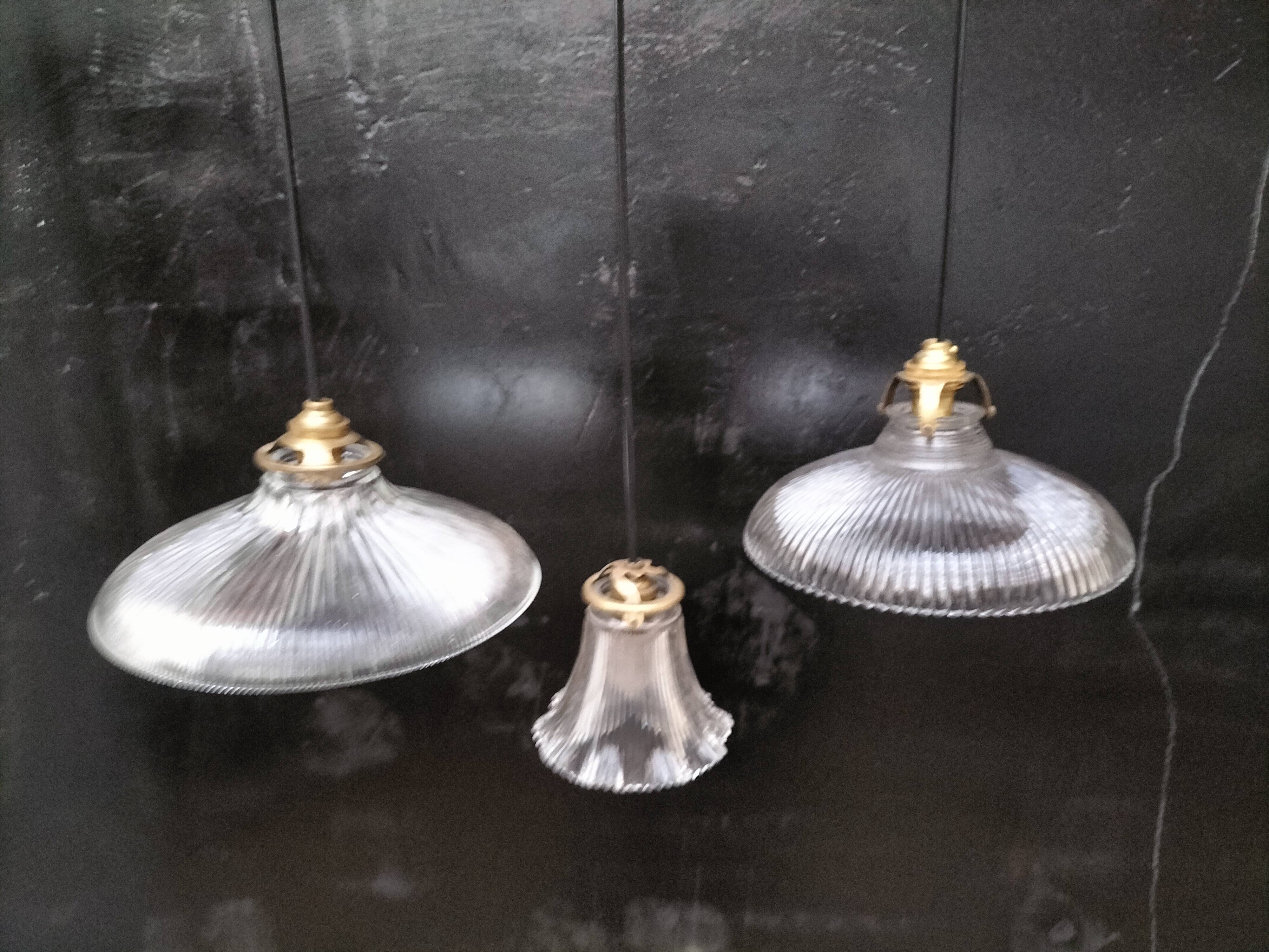 Holophane suspensions