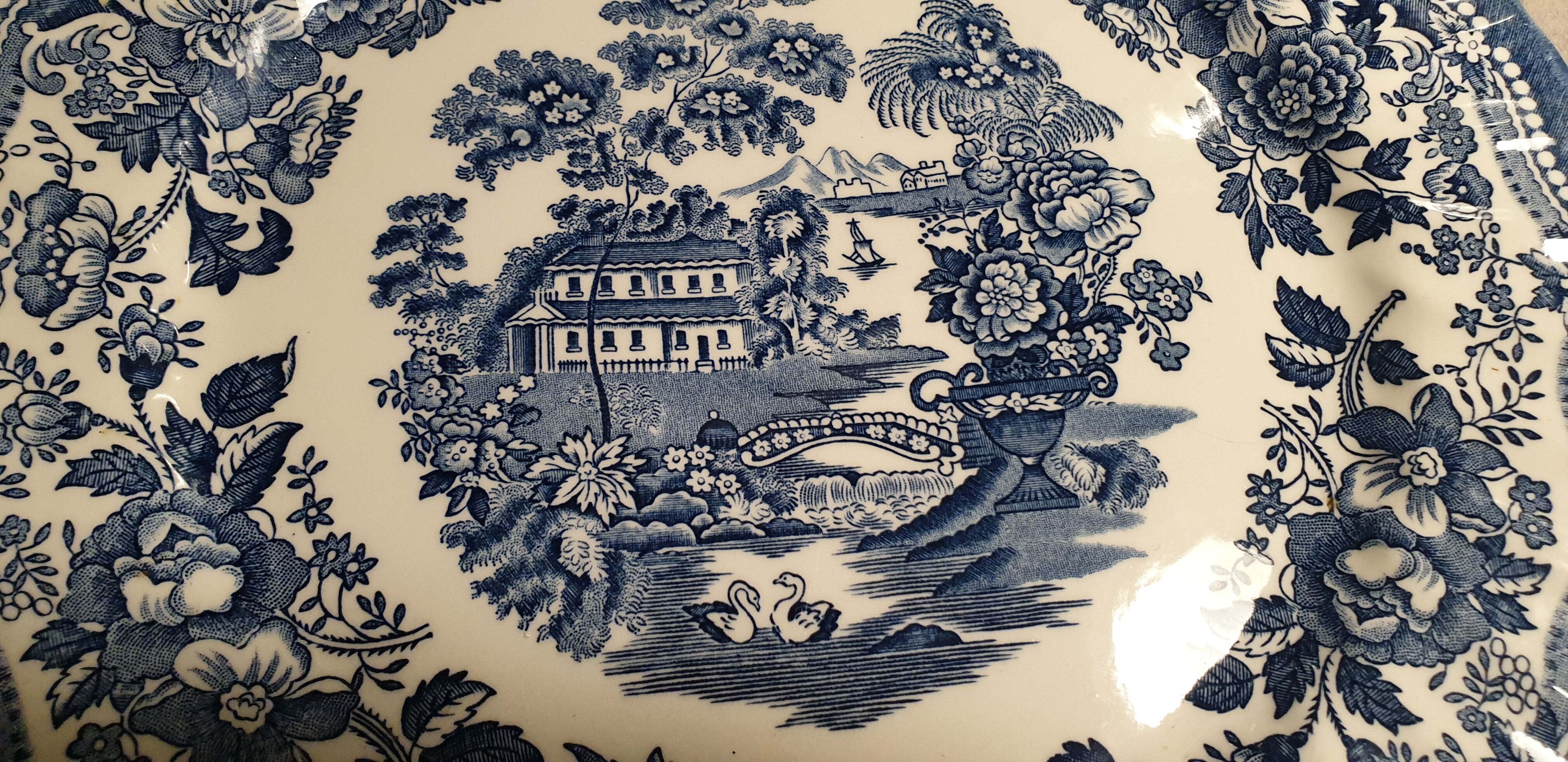 Serving dish Churchill porcelain the Georgian collection :31cm ○