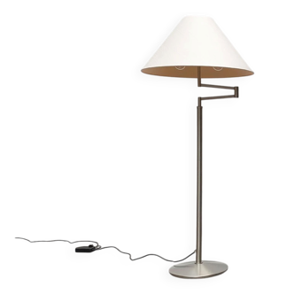 Adjustable floor lamp