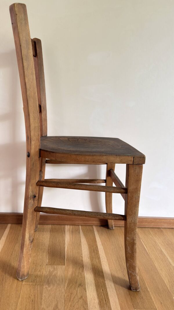 Chaise de bistrot en bois. estampillée luterma