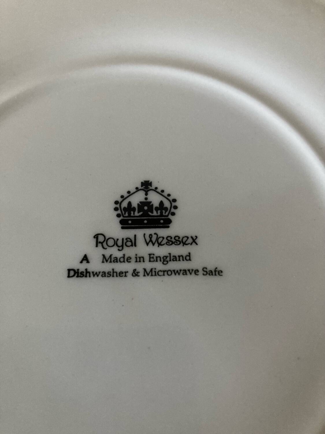 Royal Wessex red English dinner plate