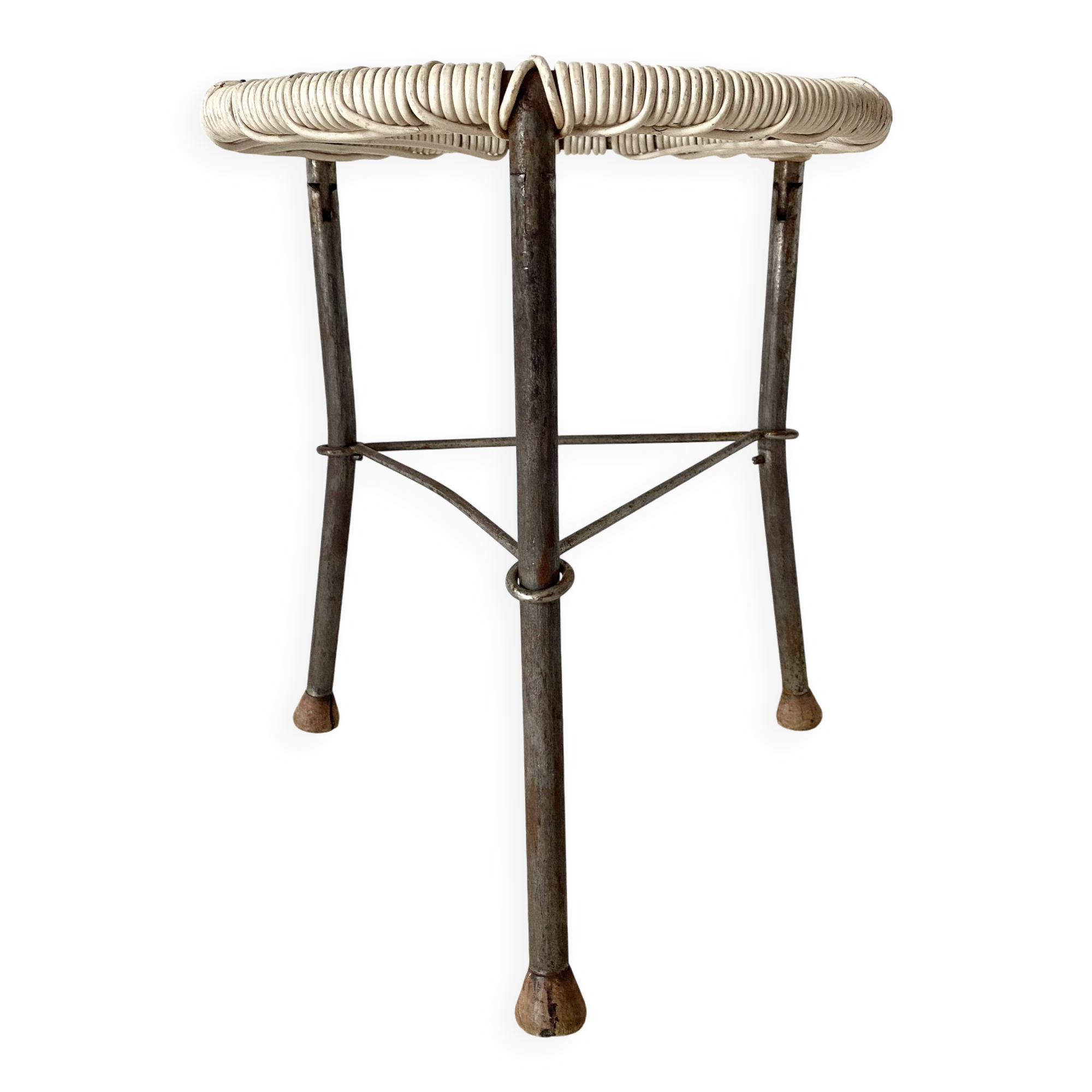 Folding stool in metal and braided scoubidou wire