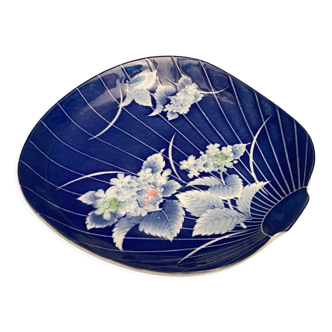 Fan shaped flat cut in porcelain China Japan