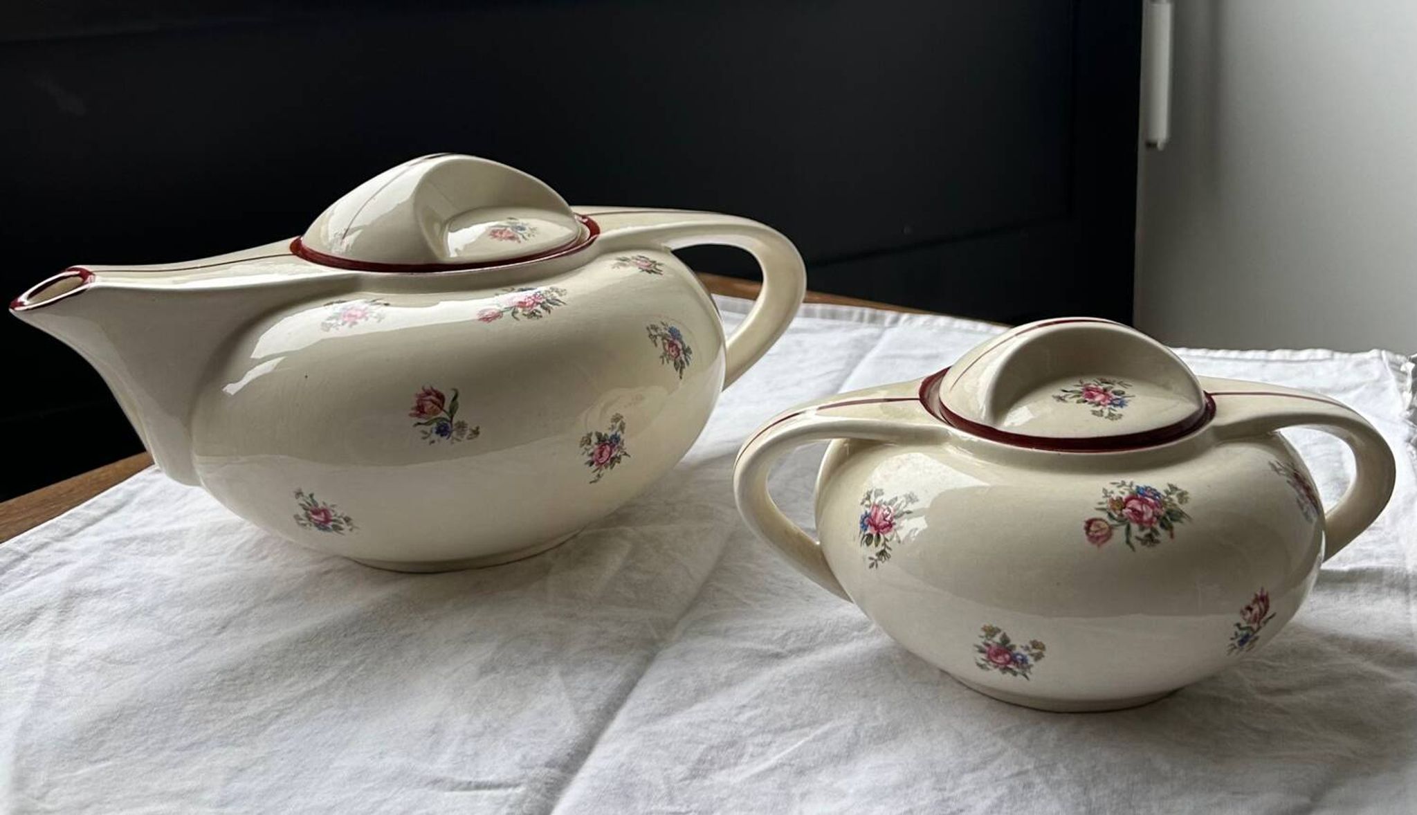 Duo Teapot & Sugar Bowl Salins France - Vintage Floral Decor - + 2 cups