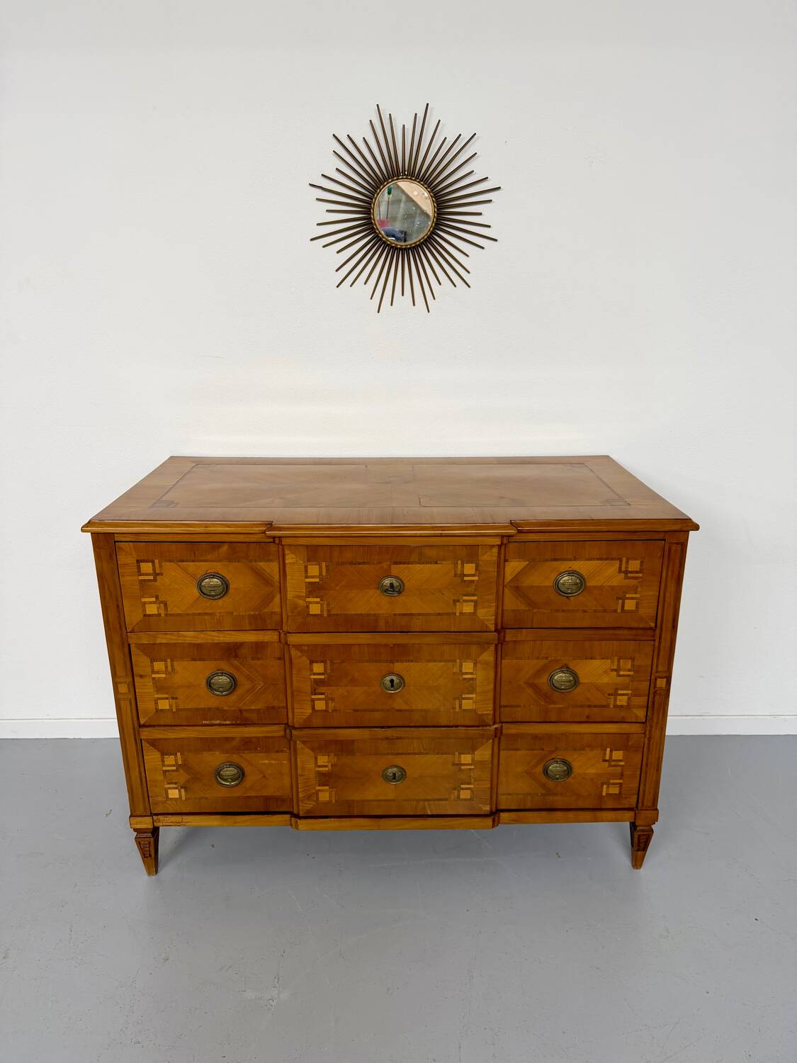 Antique marquetry chest of drawers from the transition period at the end of the 18th century, with 3 wooden drawers.