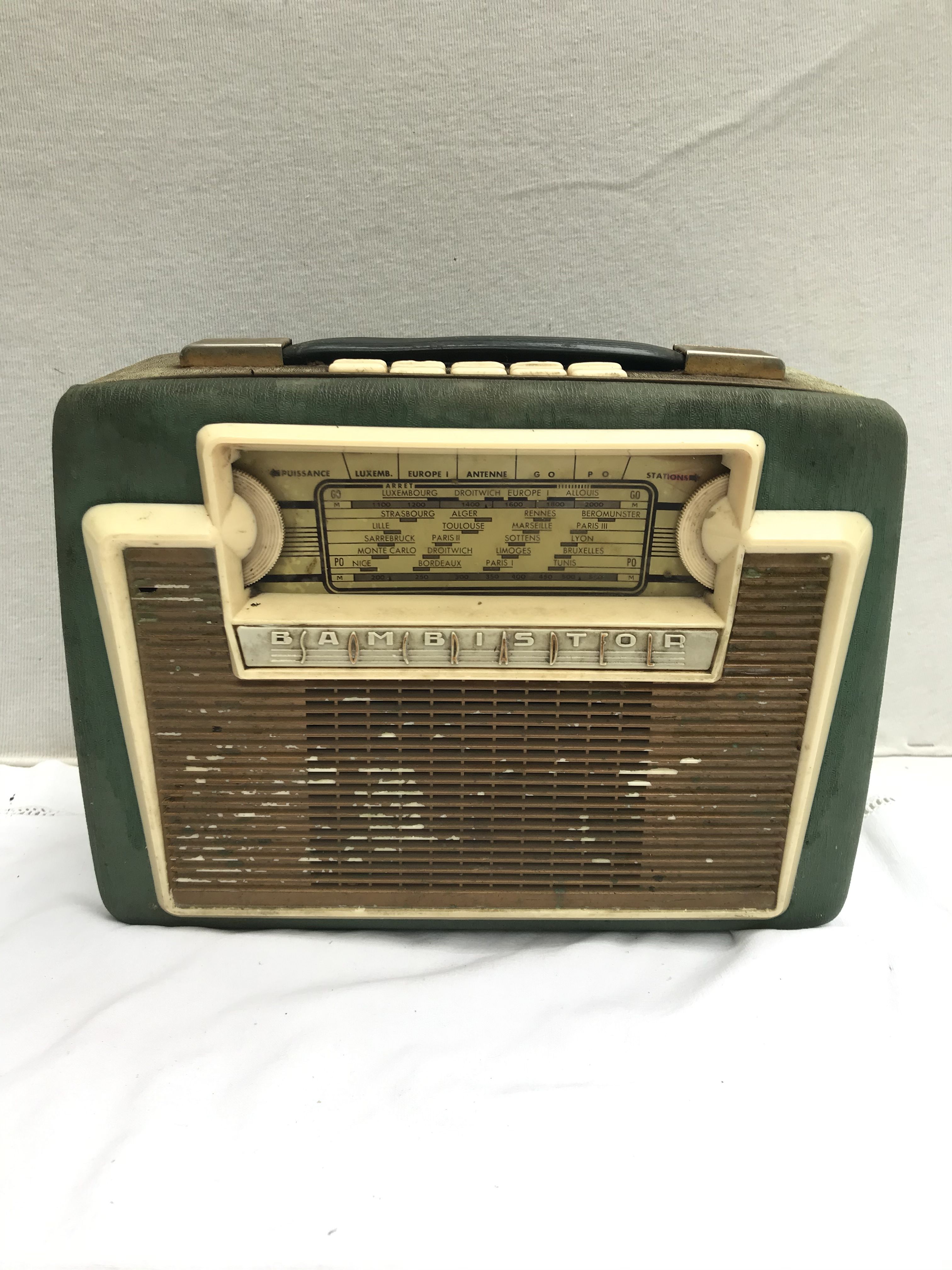 Radio Bambistor bois vinyle vert bakélite blanc vintage