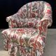 Fauteuil crapaud satin fleuri ancien