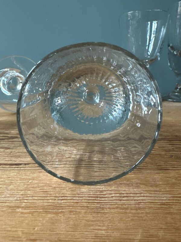 Série de 6 verres à pied anciens dépareillés