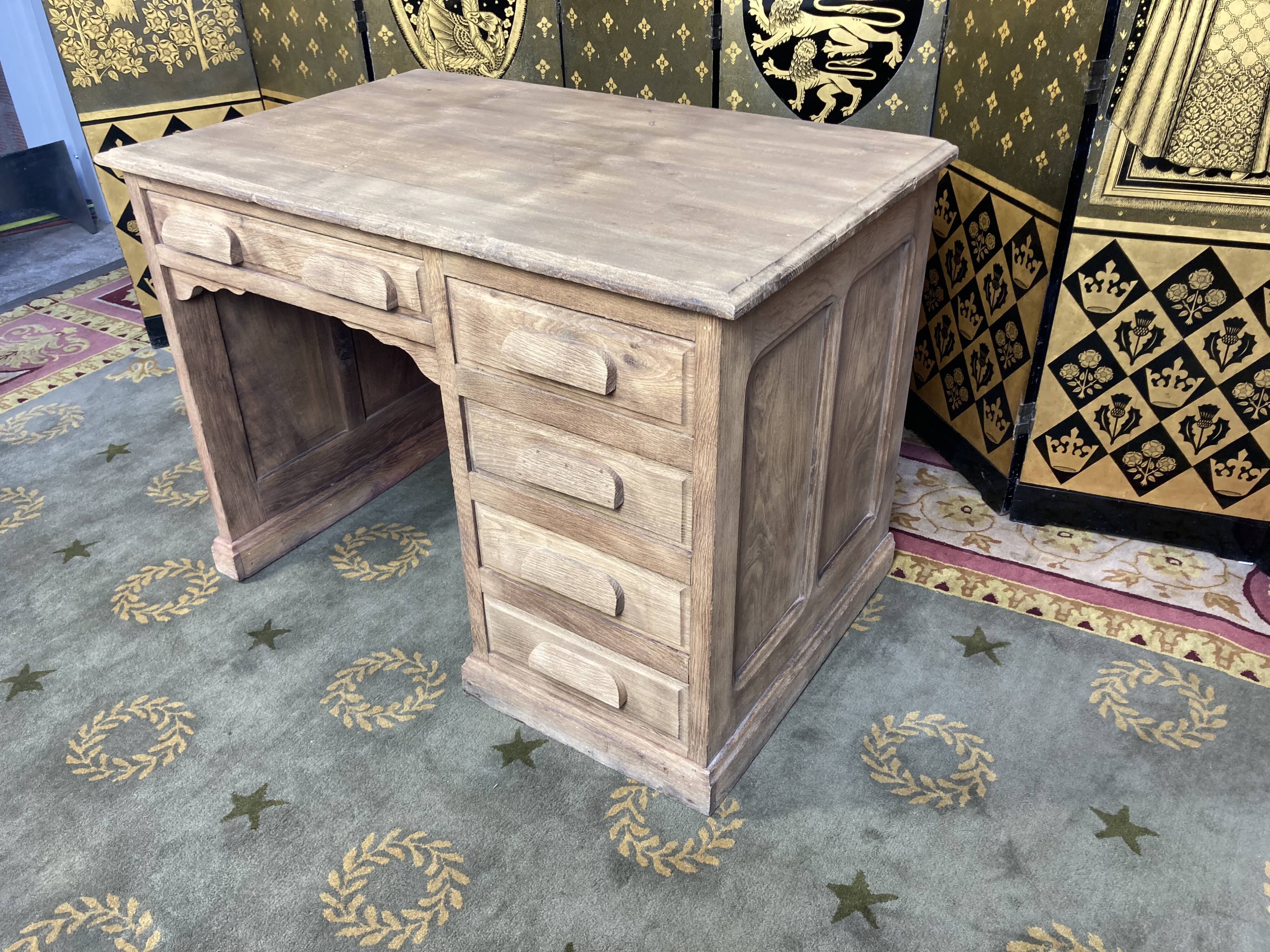 Administration office in gumned aero oak