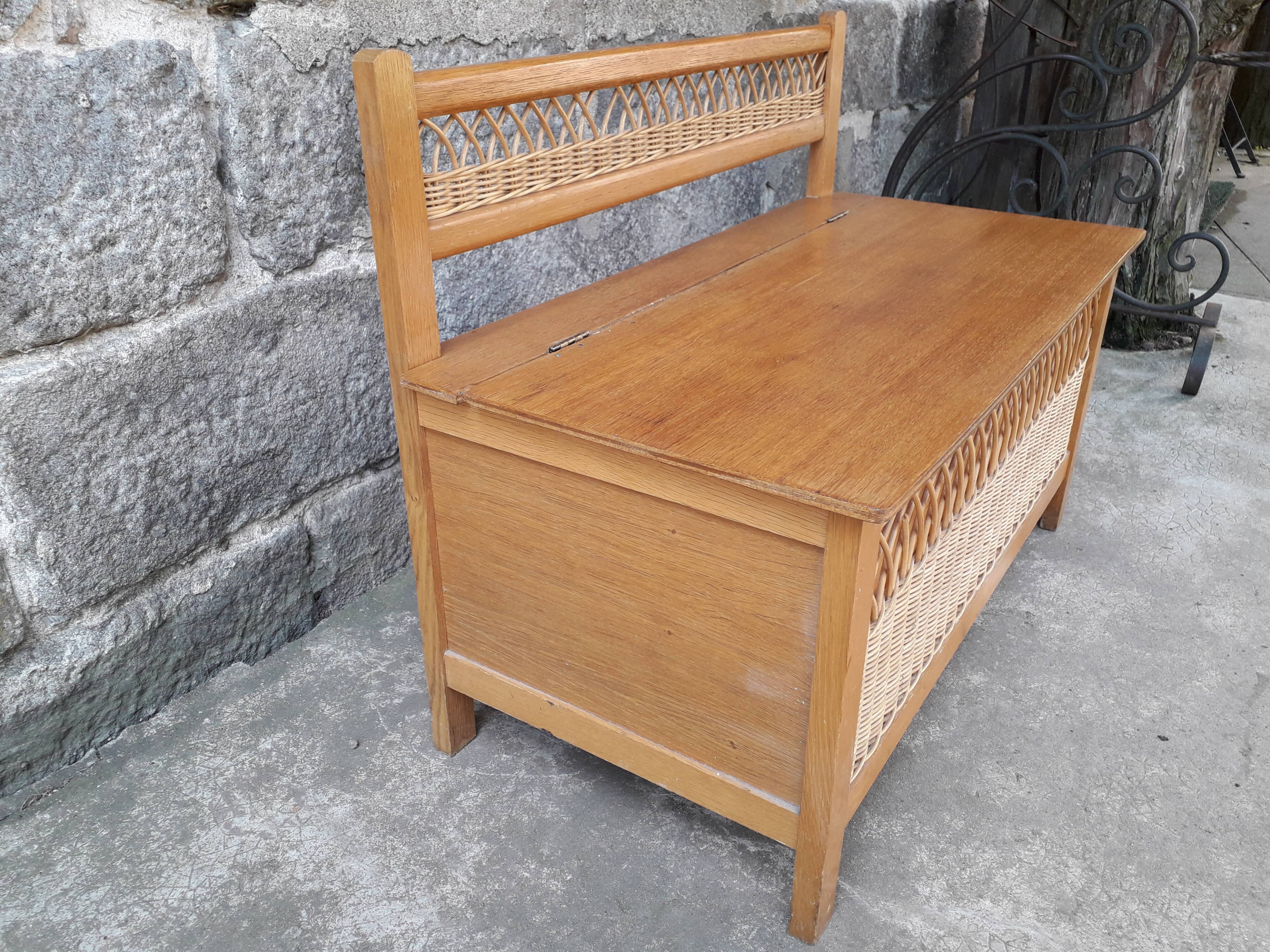 Coffre vintage en bois et rotin