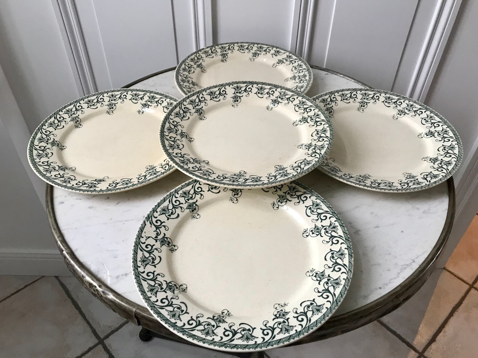 lot of 5 flat plates Terre de Fer Digoin Sarreguemines model "Suzanne" late nineteenth
