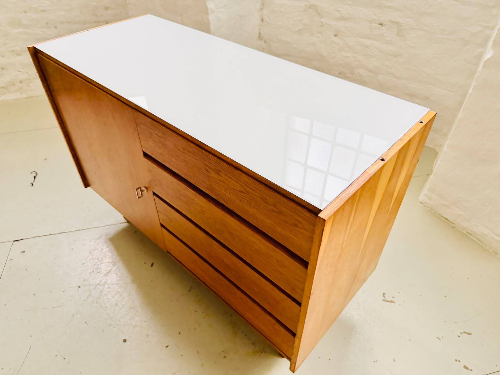 Buffet des années 50, modèle U-458