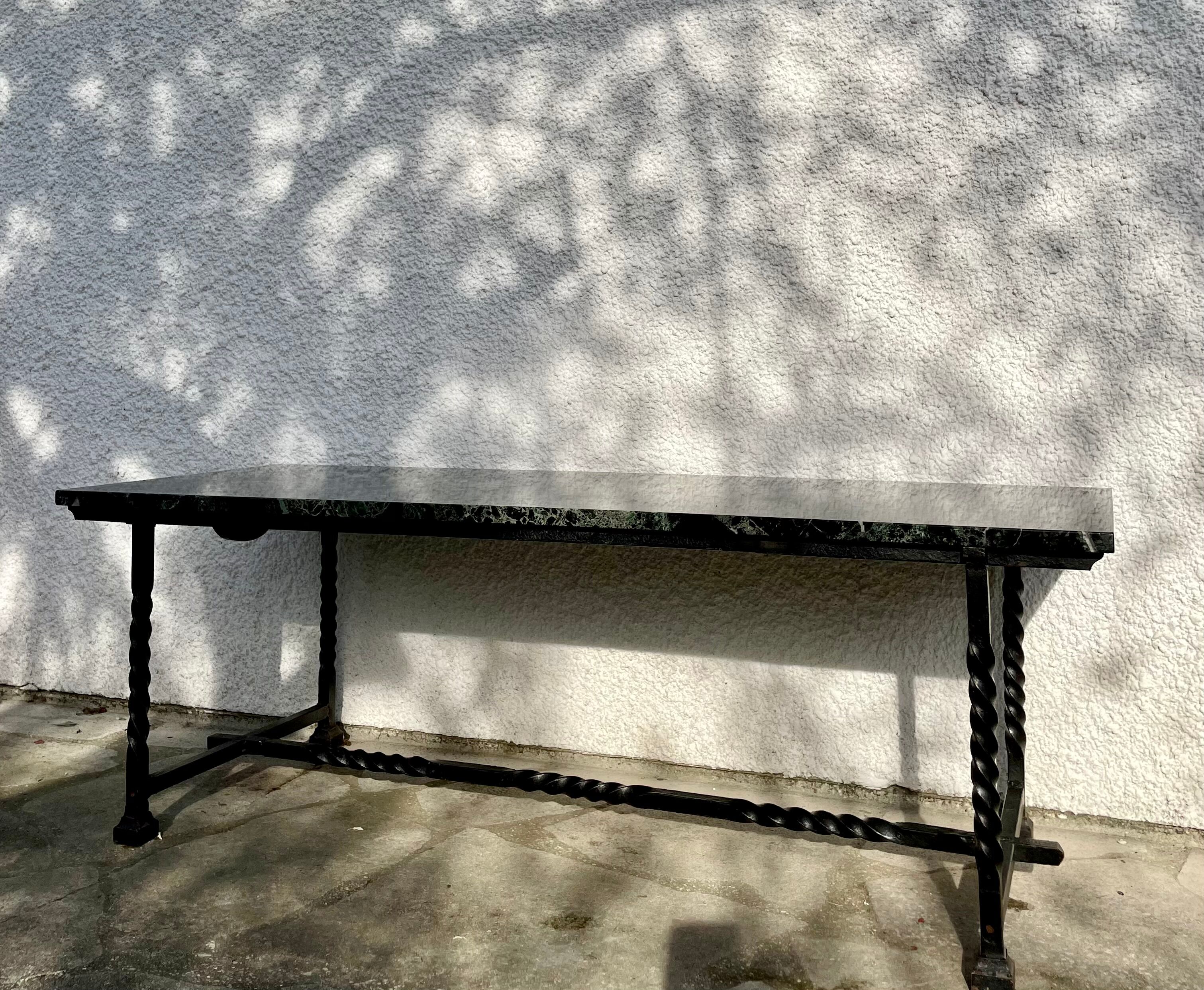 Table basse en fer forgé et marbre vert des Alpes