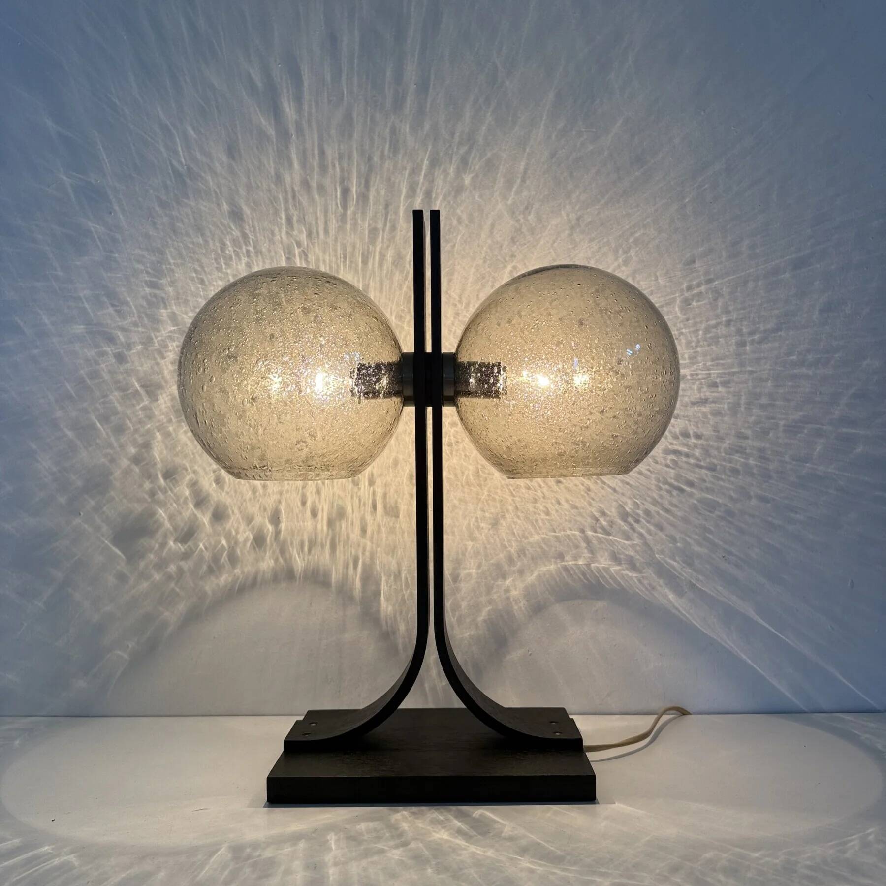 Lampe de table Temde Leuchten avec des sphères en contreplaqué et en verre, années 1970.